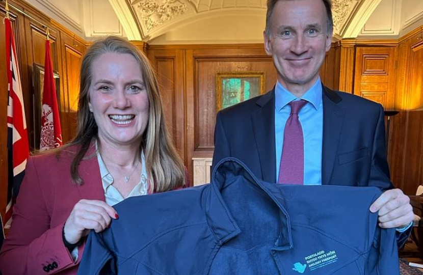 Chancellor Jeremy Hunt with his Freeport jacket